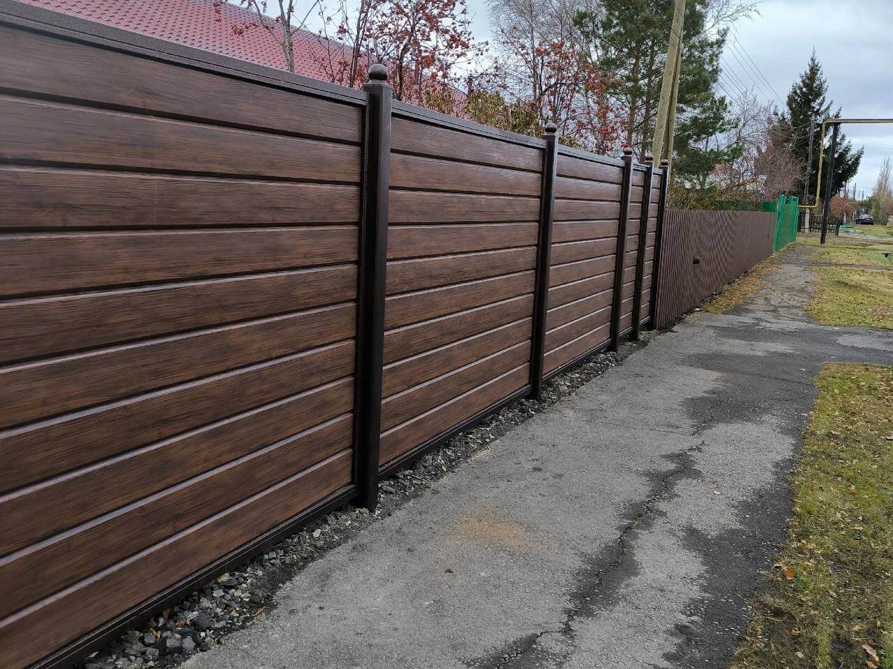Забор из металлосайдинга Евро-Брус 46м Античное Дерево Принтек фото 1 в Пензе