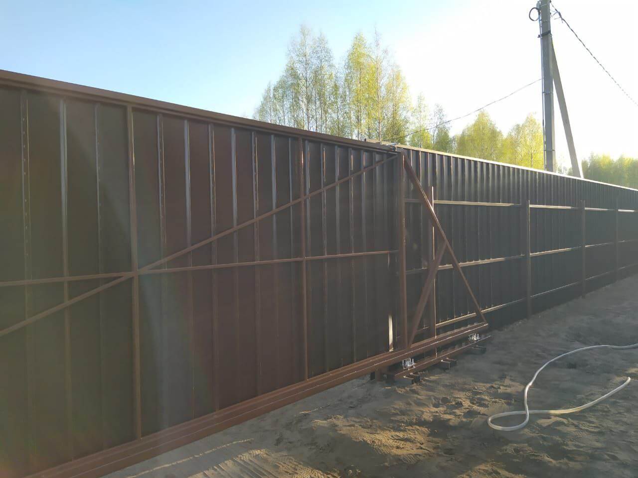 Забор из металлосайдинга ЕВРО-БРУС 25м Темный Каштан 3D Принтек фото 4 в Пензе