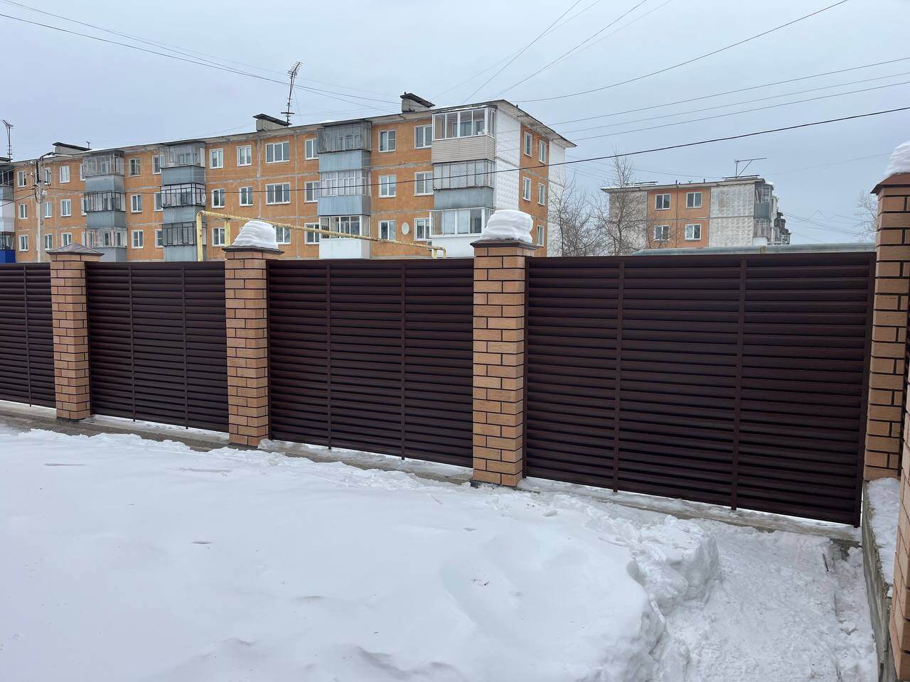 Забор-жалюзи из ламелей ЭКО-Z 87м RAL8017/8017 Шоколад двусторонний МАТТЕ фото 17 в Пензе