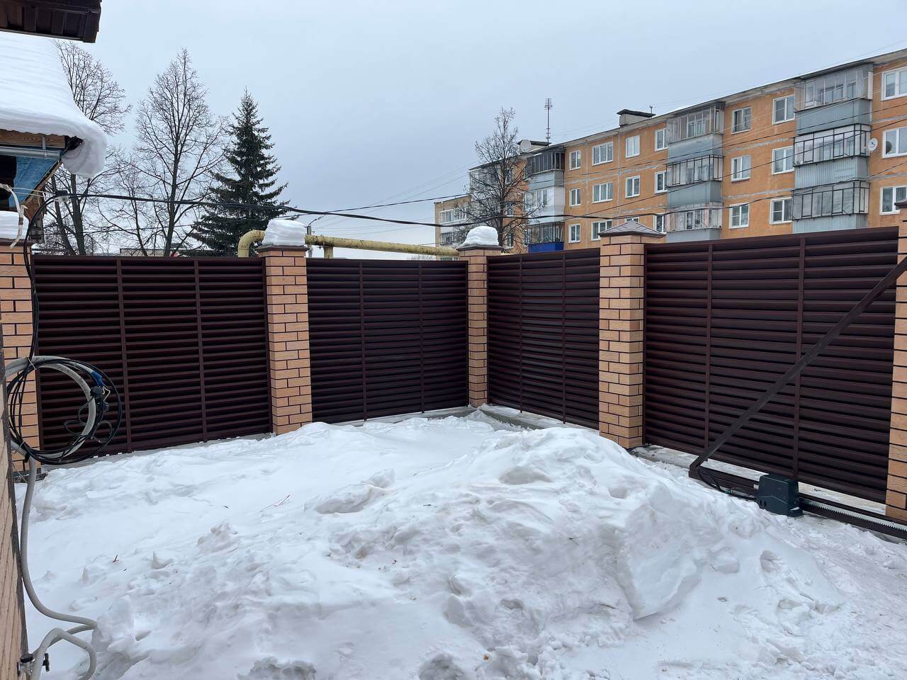 Забор-жалюзи из ламелей ЭКО-Z 87м RAL8017/8017 Шоколад двусторонний МАТТЕ фото 11 в Пензе